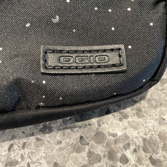 OGIO XIX STARLA BLACK W SILVER
GALAXY PRINT ZIP CLOSE CROSSBODY BAG POUCH NEW - Picture 9 of 13